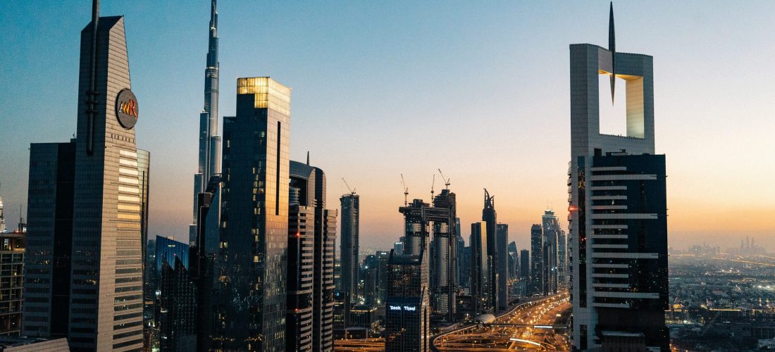 paweldotio-ZyP4Apa8tvI-unsplash-dubai